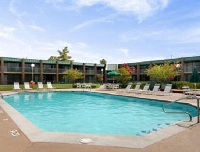 Baymont By Wyndham Paris Motel Facilities photo